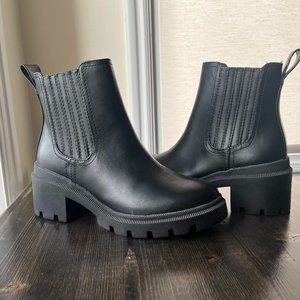 Universal Thread heeled booties